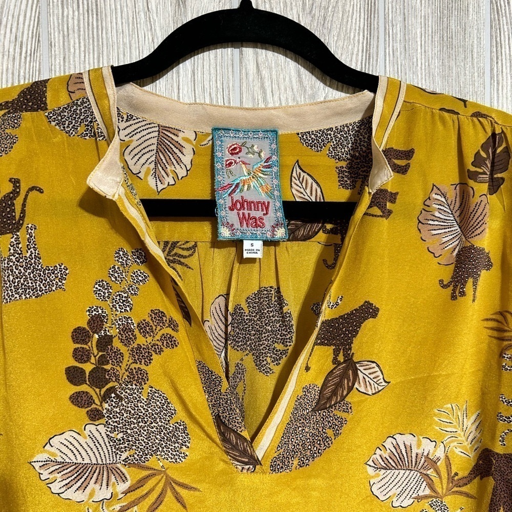 Johnny Was 100% Silk Taly Safari Printed Tunic Blouse Top High Low Hem SZ Small - Picture 11 of 13